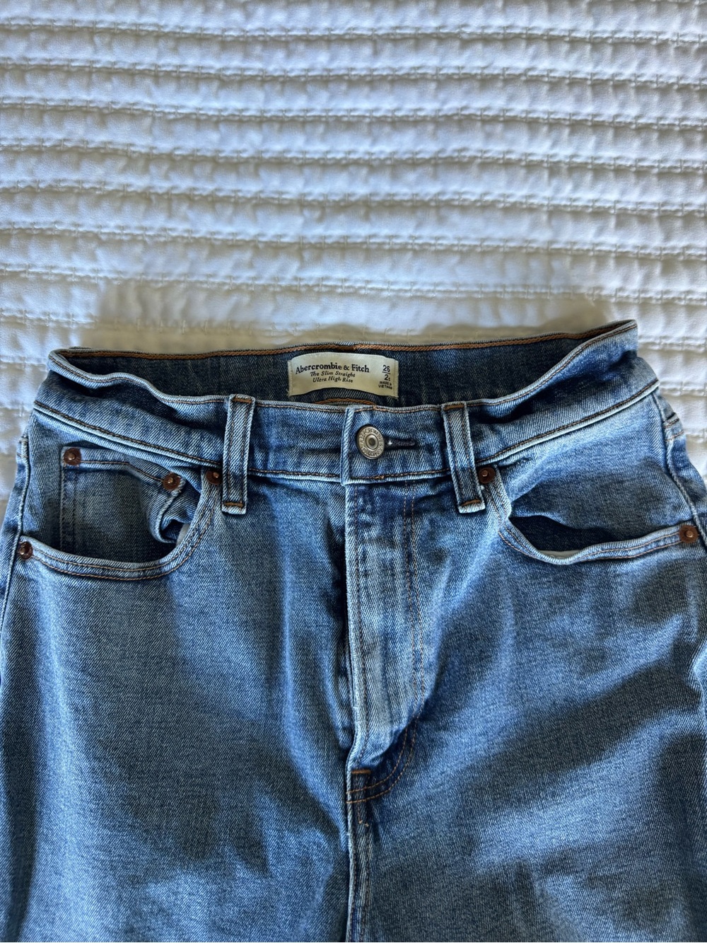 Abercrombie Ultra High Rise 90s Straight Jean Slim - Light Blue (26 Short) - Picture 5 of 9